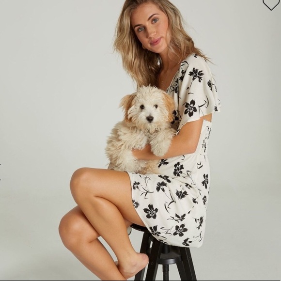 Billabong Black and White Flutter Sleeve Dress - Picture 5 of 7